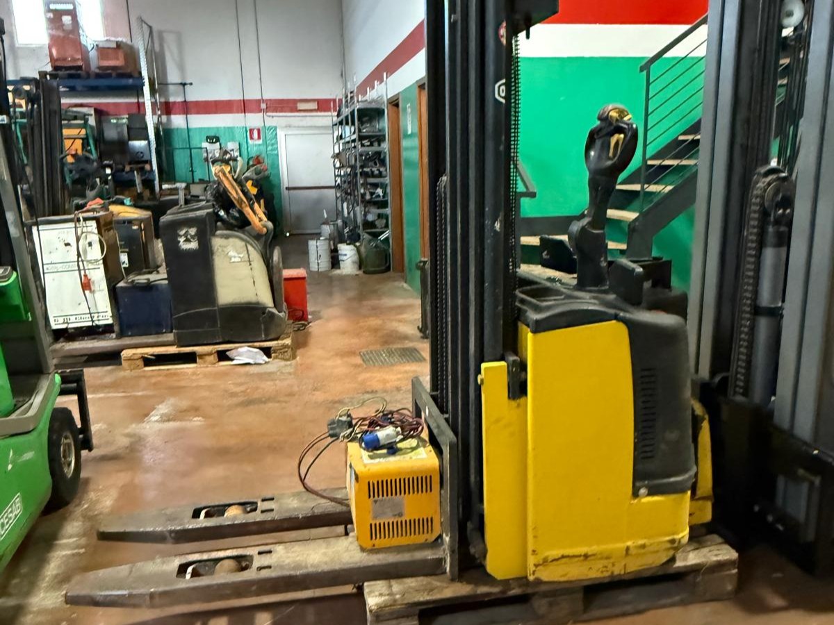 Stoccatore elettrico con pedana richiudibile OM CTX14 usato garantito (rif.180)