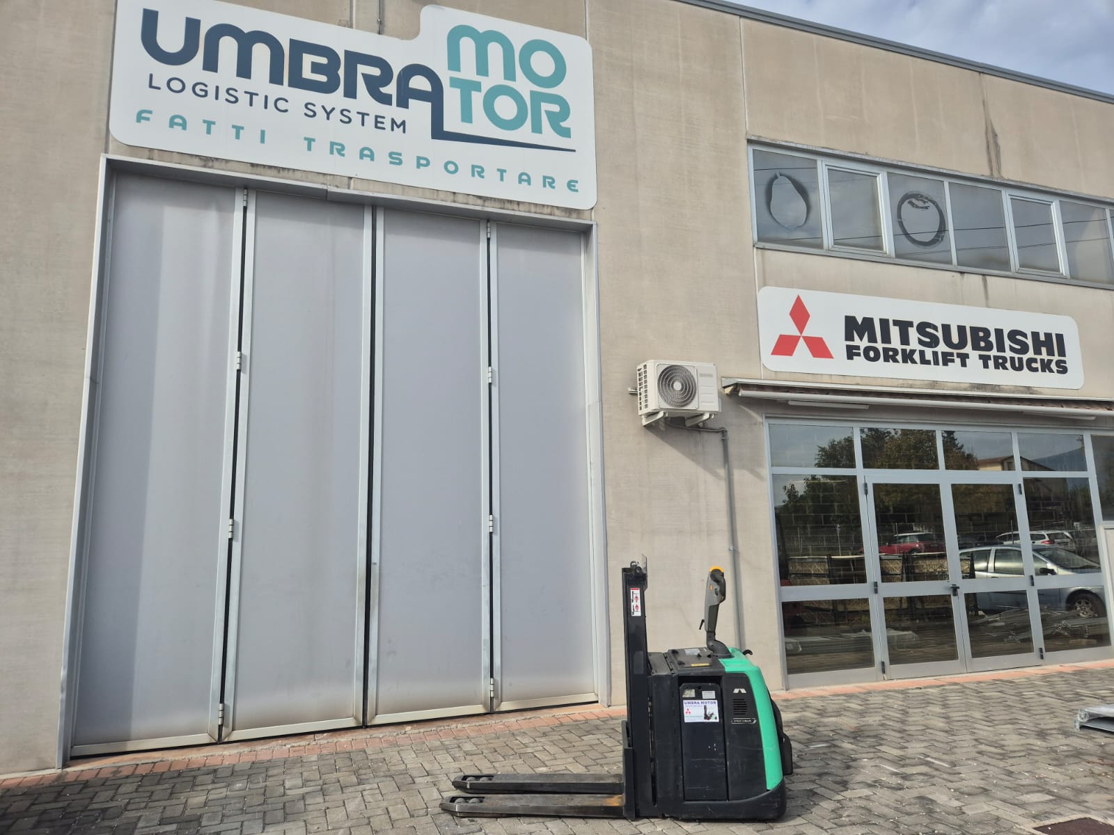 Stoccatore elettrico con pedana richiudibile Mitsubishi PBV20PD usato garantito (rif.185)