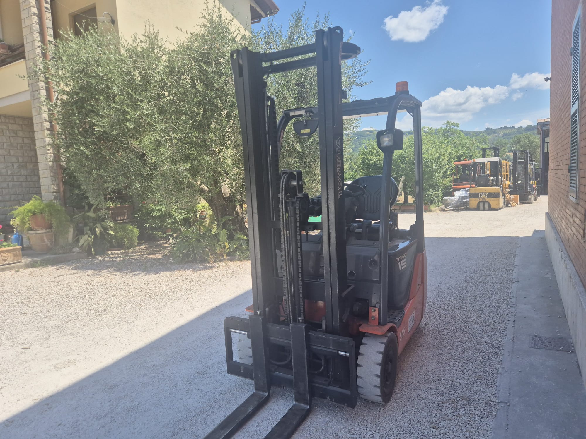 Carrello elevatore elettrico Toyota 8FBET15 usato garantito (rif.190) - immagine 4